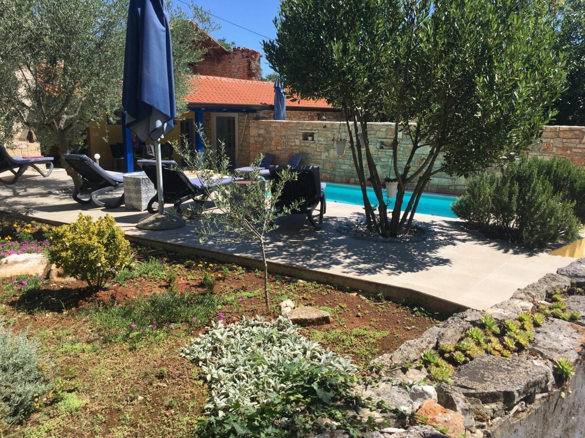 Holiday Home Ava1 With Pool & Holiday Home Ava2 With Whirlpool Baderna Kültér fotó