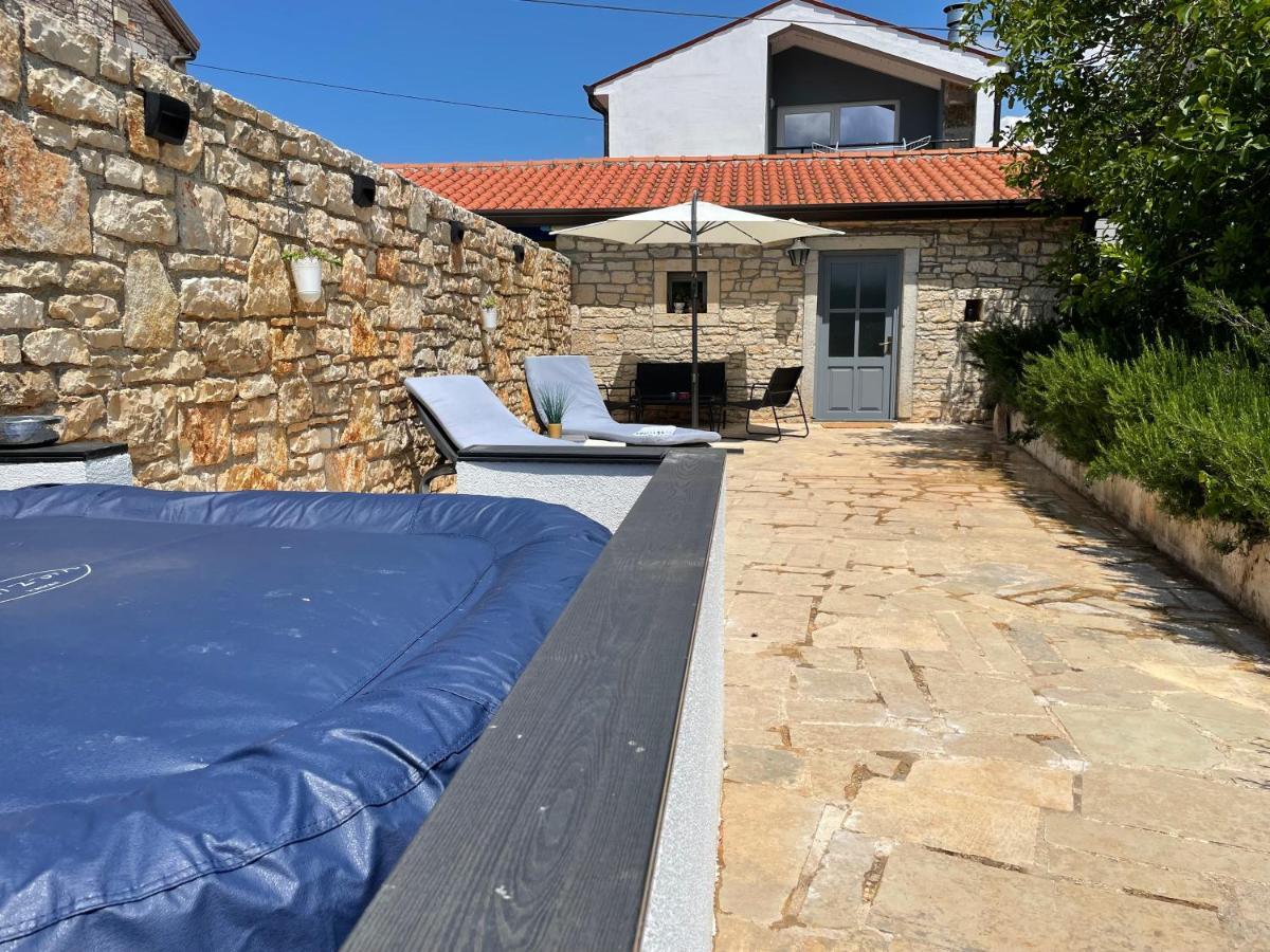 Holiday Home Ava1 With Pool & Holiday Home Ava2 With Whirlpool Baderna Kültér fotó